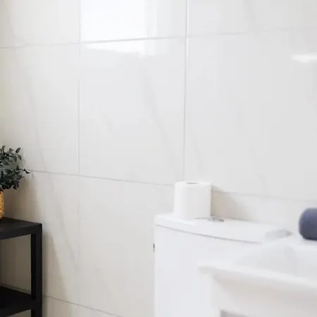 Cozy 1 Min To The Apartment